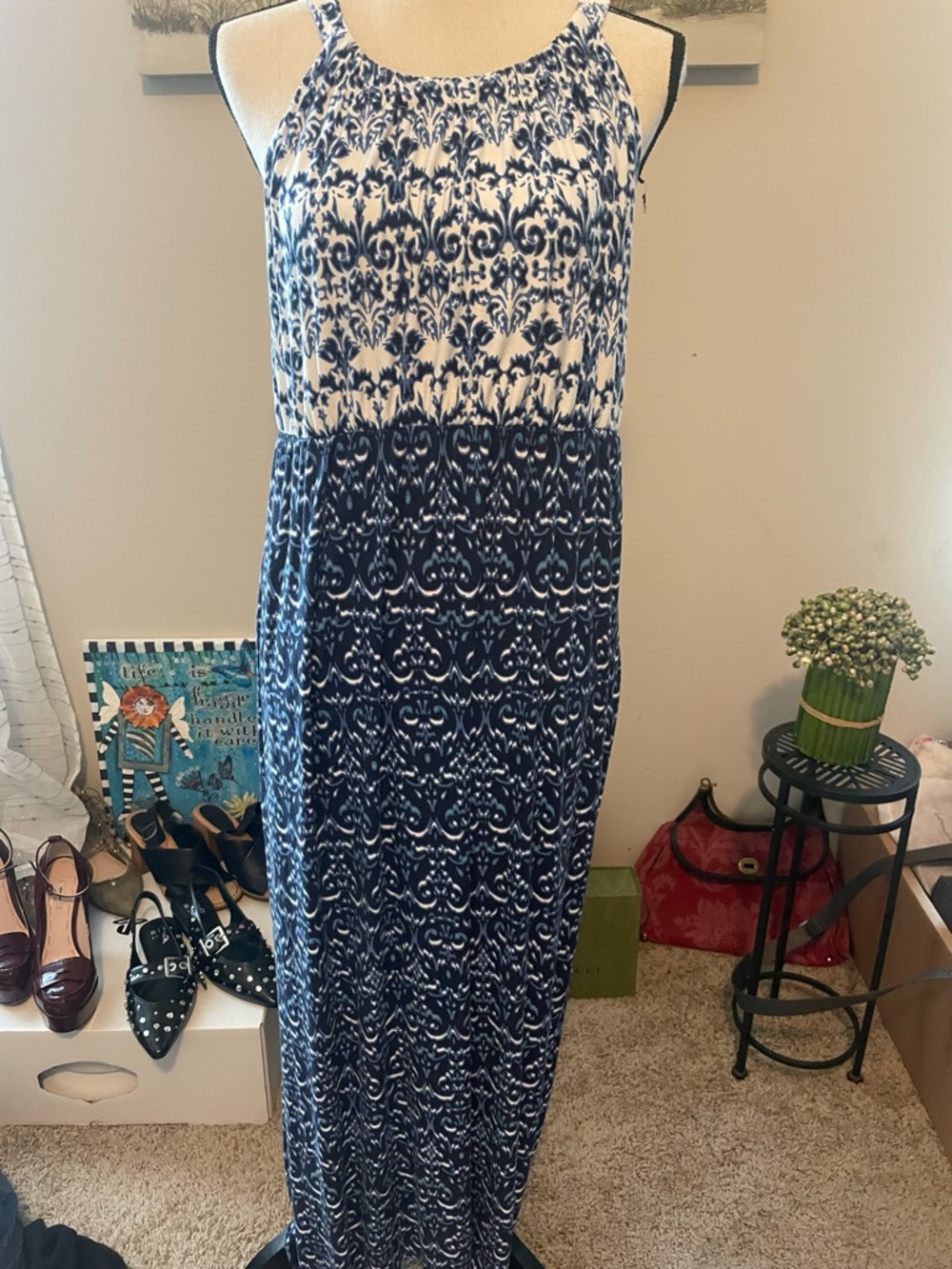 Soma Woman’s Maxi built in bra no pads in SZ M in gently used condition